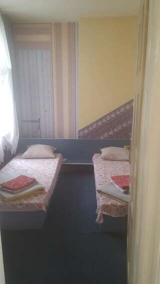 Хостелы Hostel Alex 1 София Двухместный номер эконом-класса с 1 кроватью и общей ванной комнатой-1