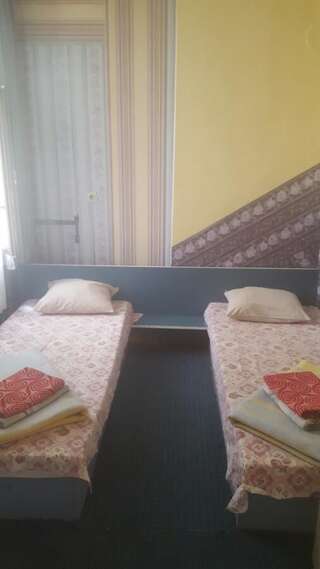 Хостелы Hostel Alex 1 София Двухместный номер эконом-класса с 1 кроватью и общей ванной комнатой-2