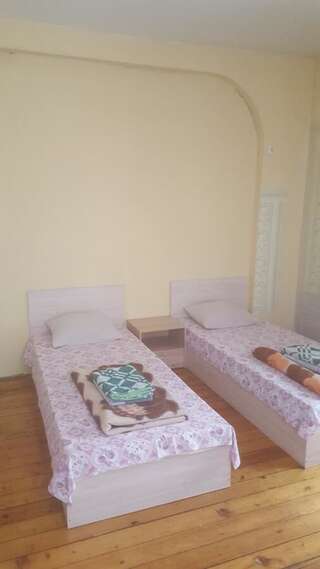 Хостелы Hostel Alex 1 София Трехместный номер с общей ванной комнатой-4